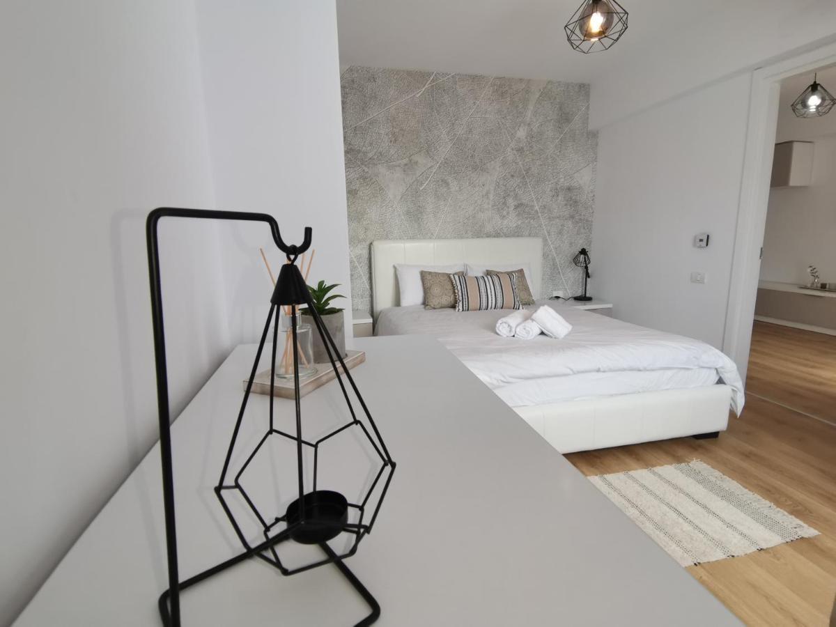 City Center Accommodation - 404 Resicabánya Kültér fotó